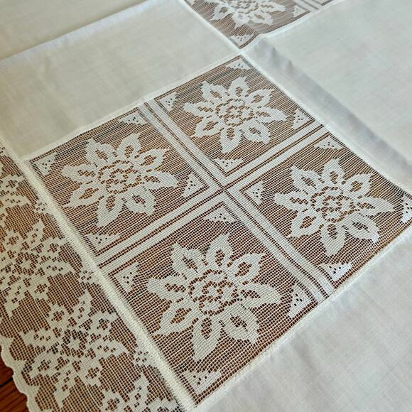 Vintage White Lace Square Tablecloth Floral Design 43" x 43 - Picture 2 of 9